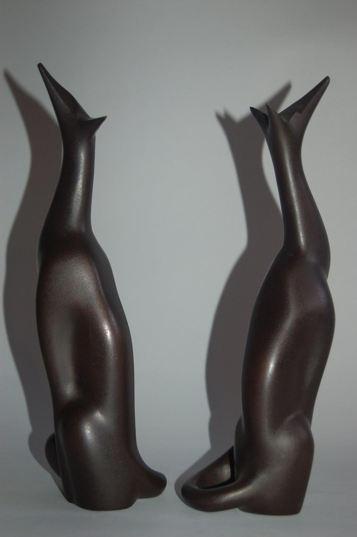 Pair of stylized moon gazing foxes, brown patinated bronze, by Sakai Kozan, Japan