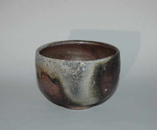 Chawan tea bowl for matcha, Bizen ware, stoneware with kumadori, ash, Japan