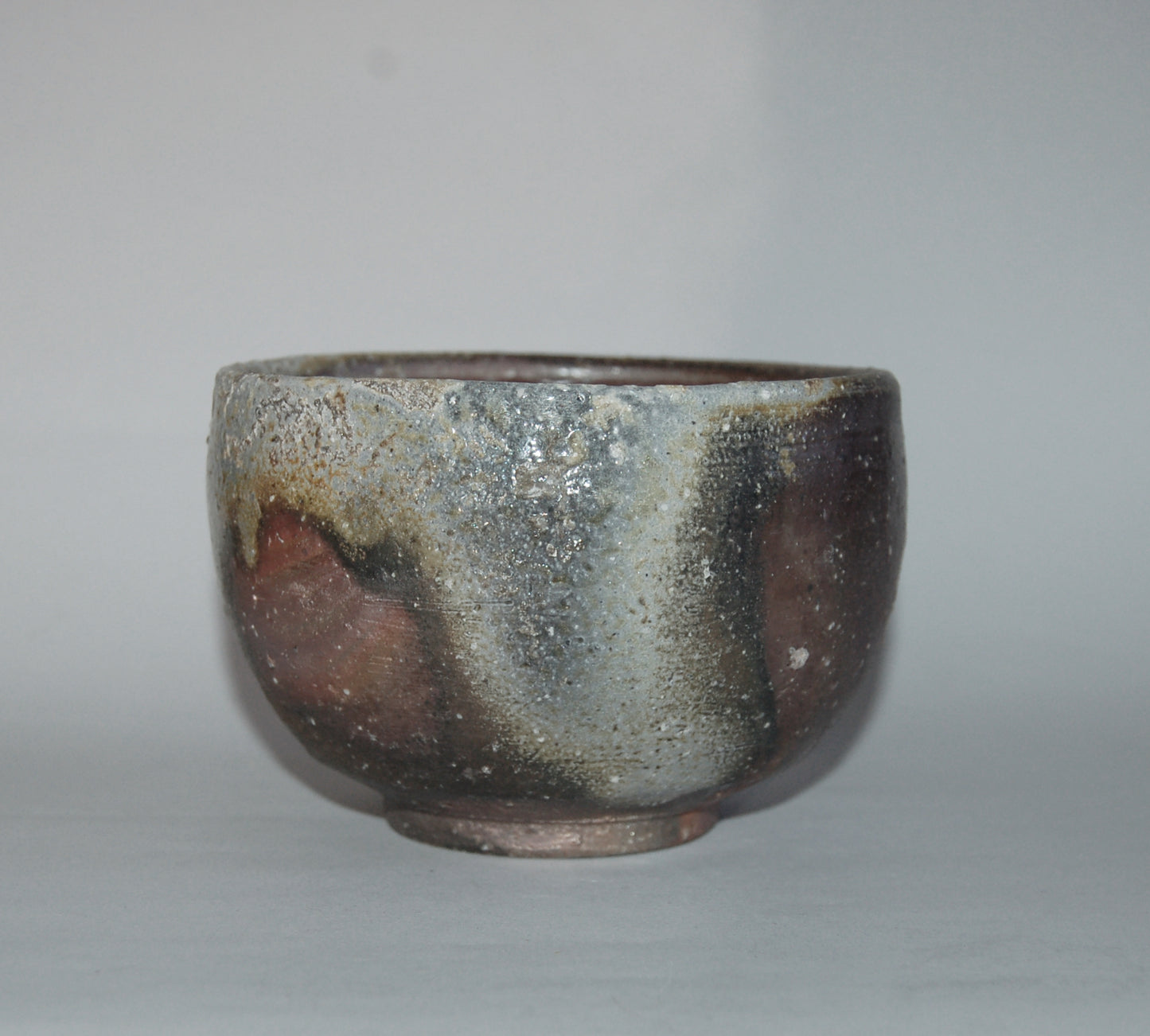 Chawan tea bowl for matcha, Bizen ware, stoneware with kumadori, ash, Japan