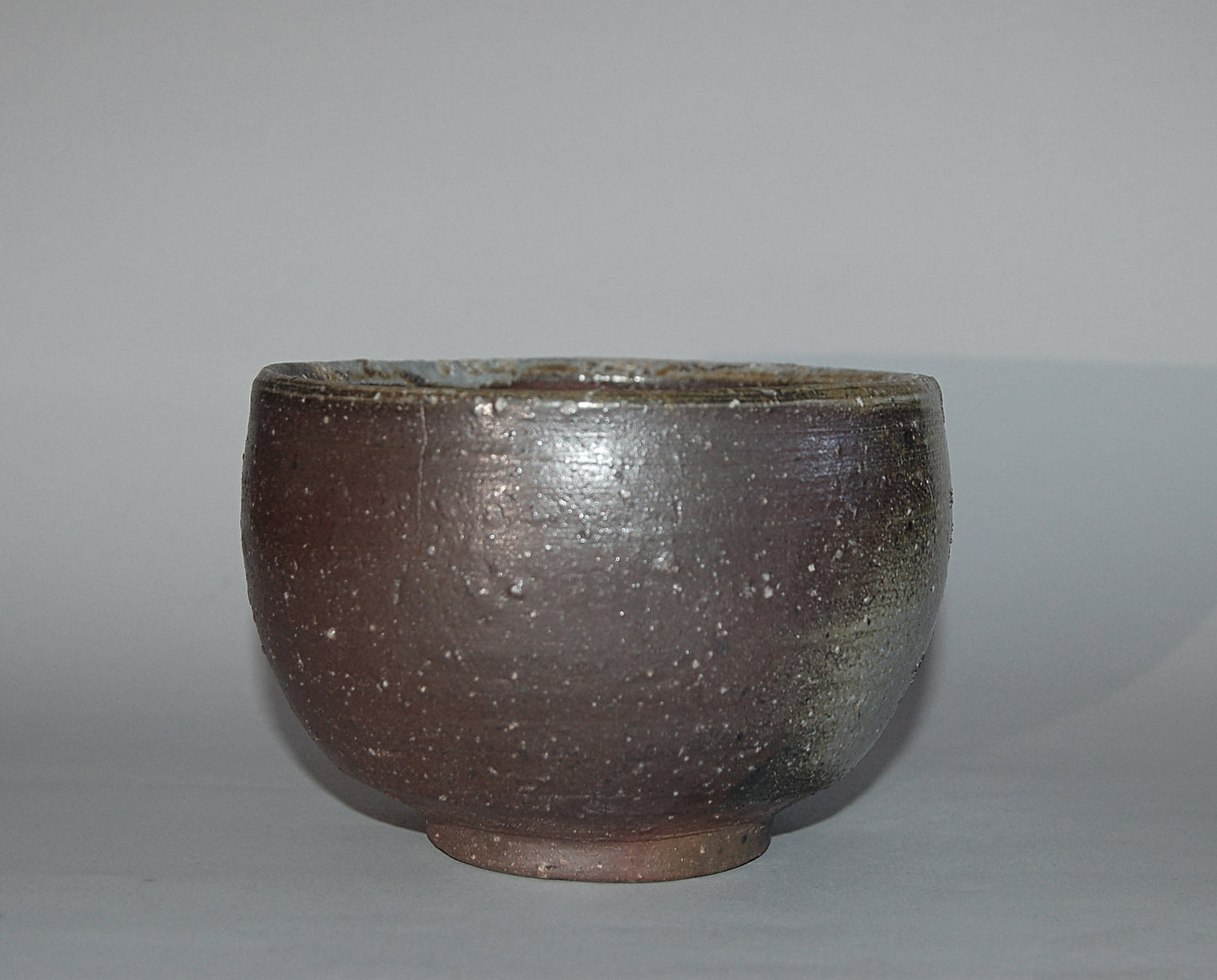 Chawan tea bowl for matcha, Bizen ware, stoneware with kumadori, ash, Japan