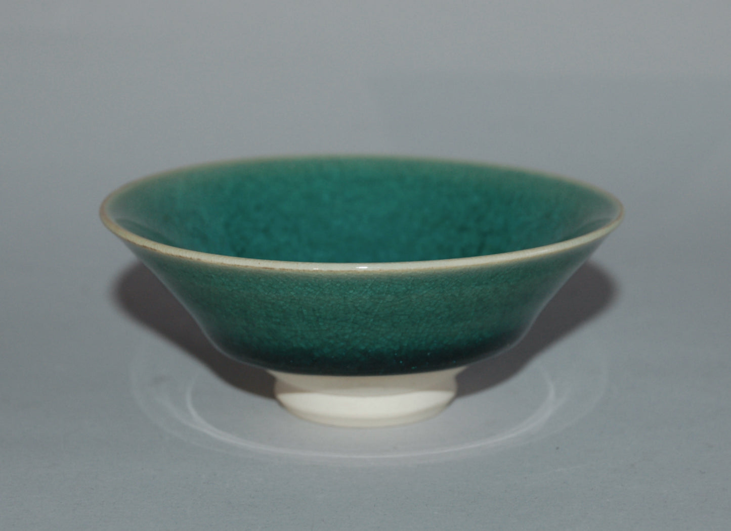 Conical sakazuki sake cup, fine stoneware, emerald green crackled glaze, Tosen, Kyo ware, Japan