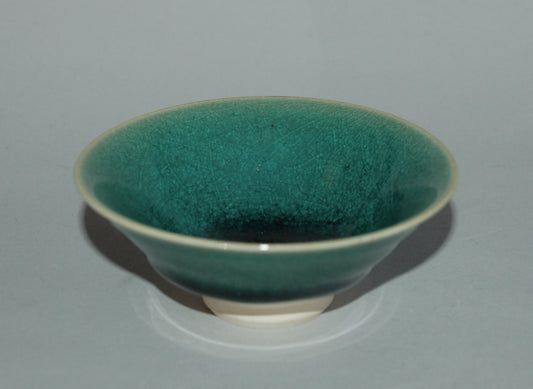 Conical sakazuki sake cup, fine stoneware, emerald green crackled glaze, Tosen, Kyo ware, Japan