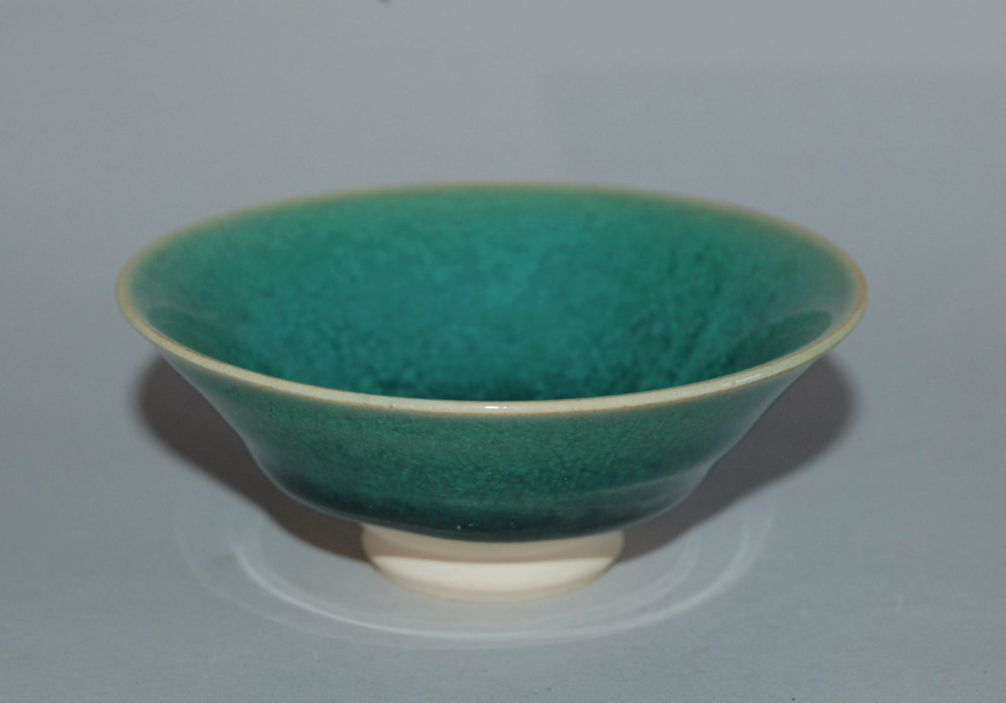 Conical sakazuki sake cup, fine stoneware, emerald green crackled glaze, Tosen, Kyo ware, Japan