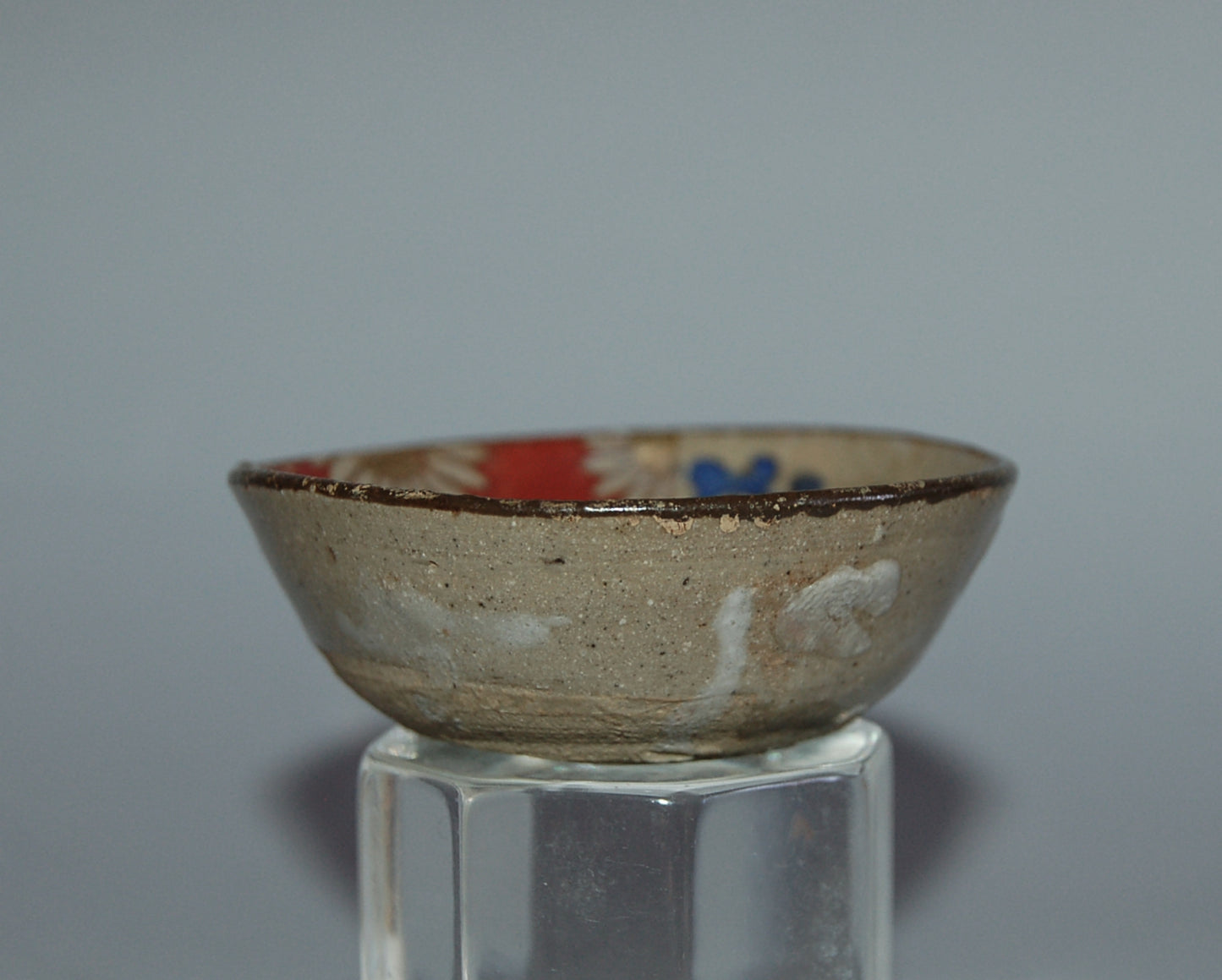 Shallow sakazuki sake cup, arabesques, chrysanthemums, stoneware, Ogata Kenzan style, Japan