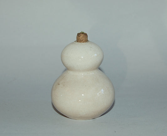 Small double gourd flacon, perhaps for tobacco, glazed ceramic, Satsuma ware, Japan