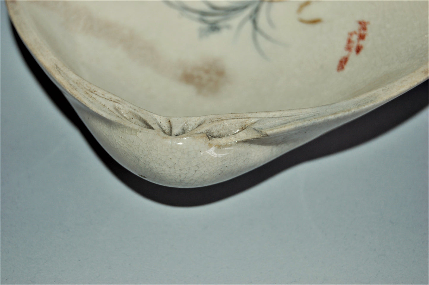 Box in shape of clam shell, by Gyokumeizan, Satsuma ceramic ware, antique, Japan