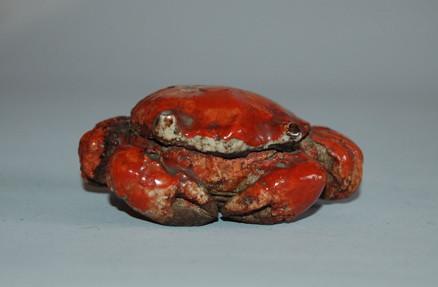 Kogo incense box, crawling crab, Raku stoneware, red, gold, white, green glazes, antique, Japan