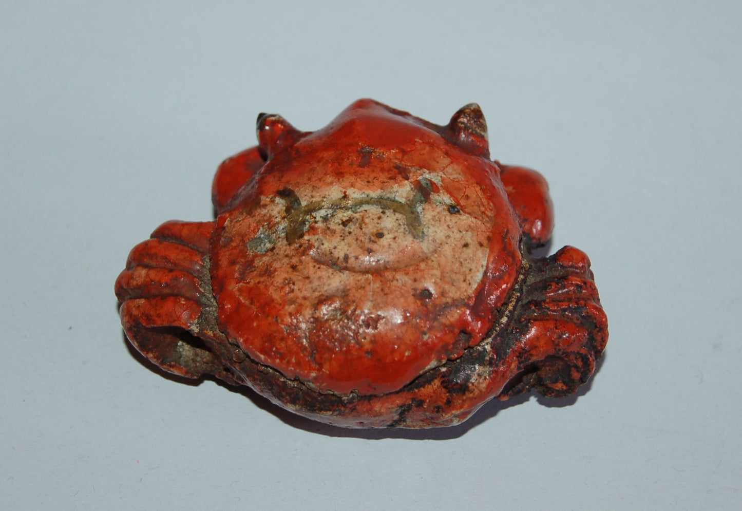 Kogo incense box, crawling crab, Raku stoneware, red, gold, white, green glazes, antique, Japan