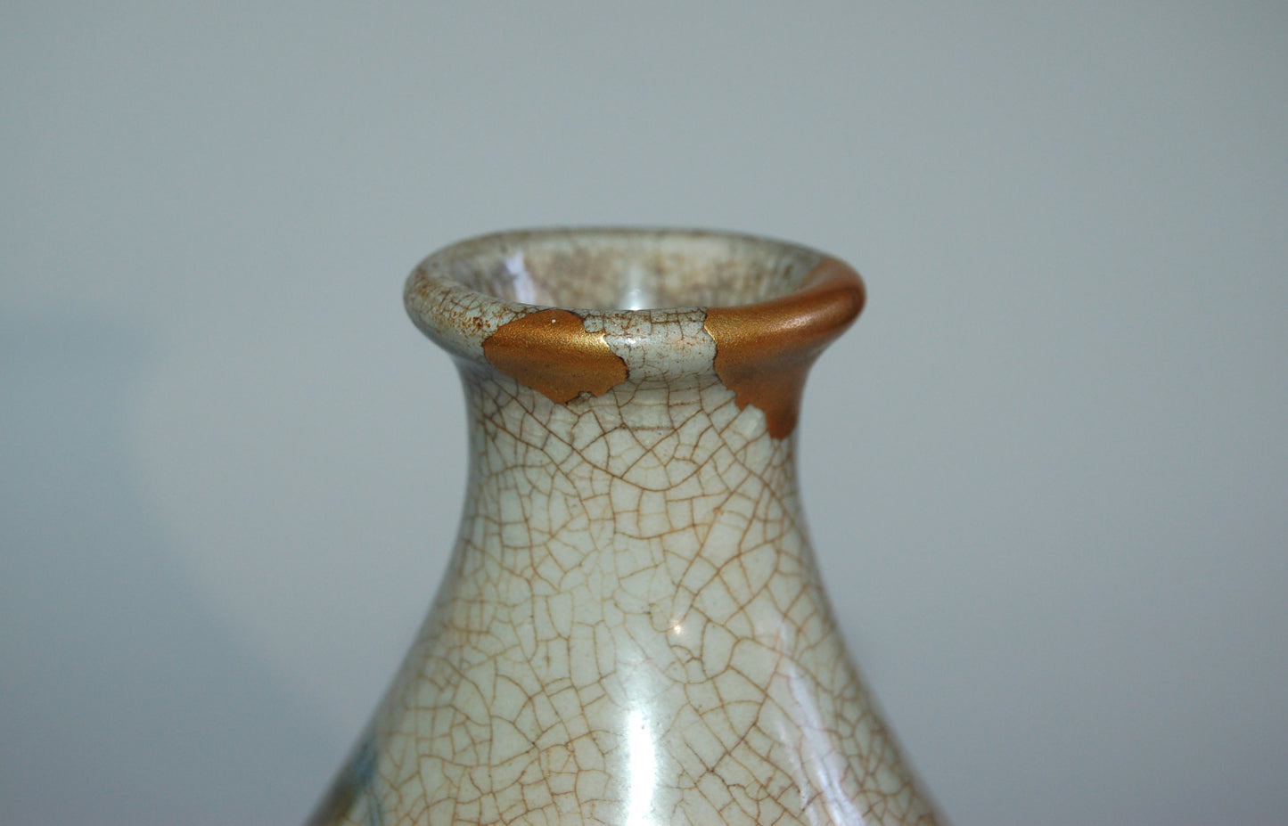 Ceramic tokkuri sake bottle with bamboo décor, Ofukei ware, kintsugi restauration, antique, Japan