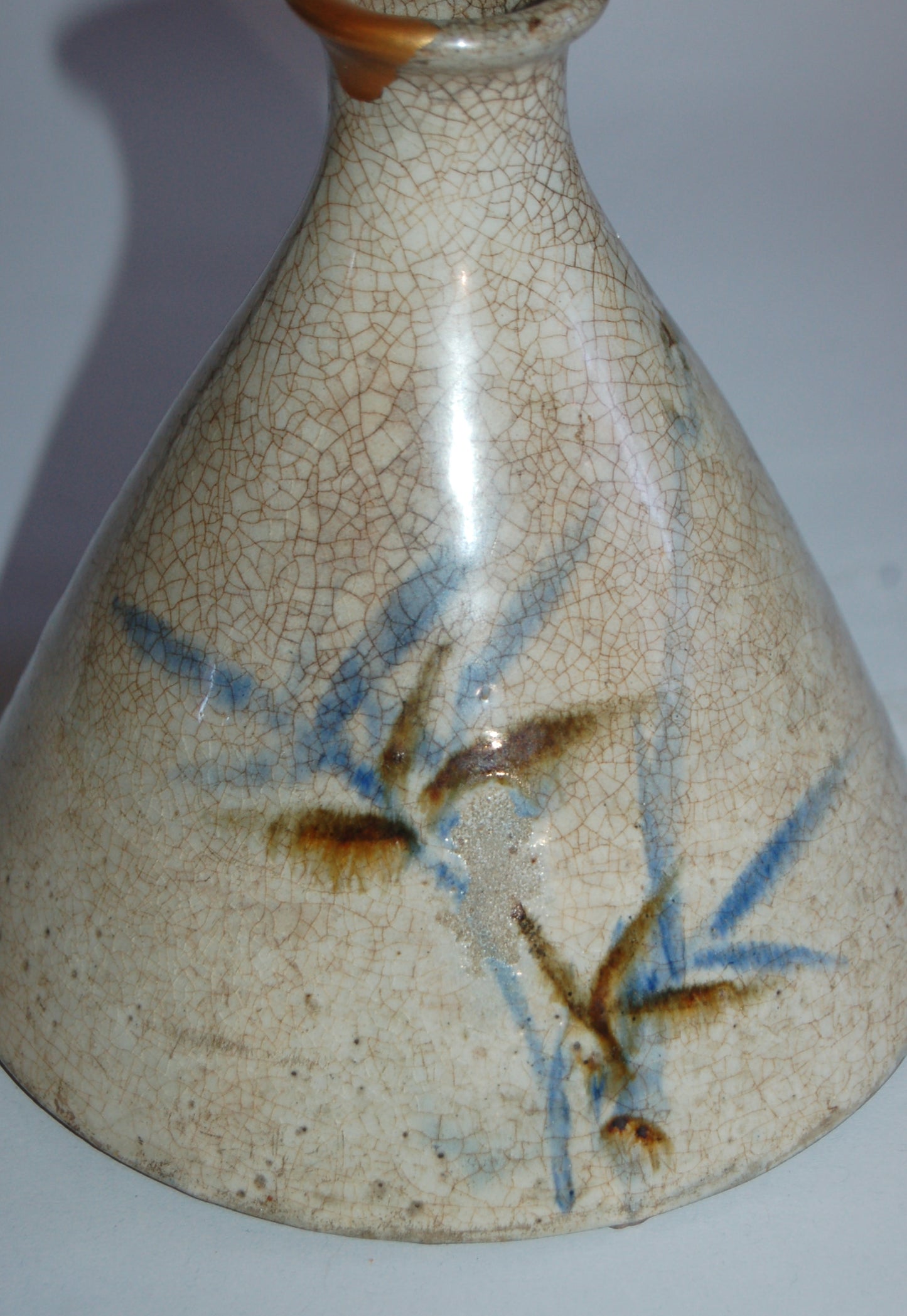 Ceramic tokkuri sake bottle with bamboo décor, Ofukei ware, kintsugi restauration, antique, Japan