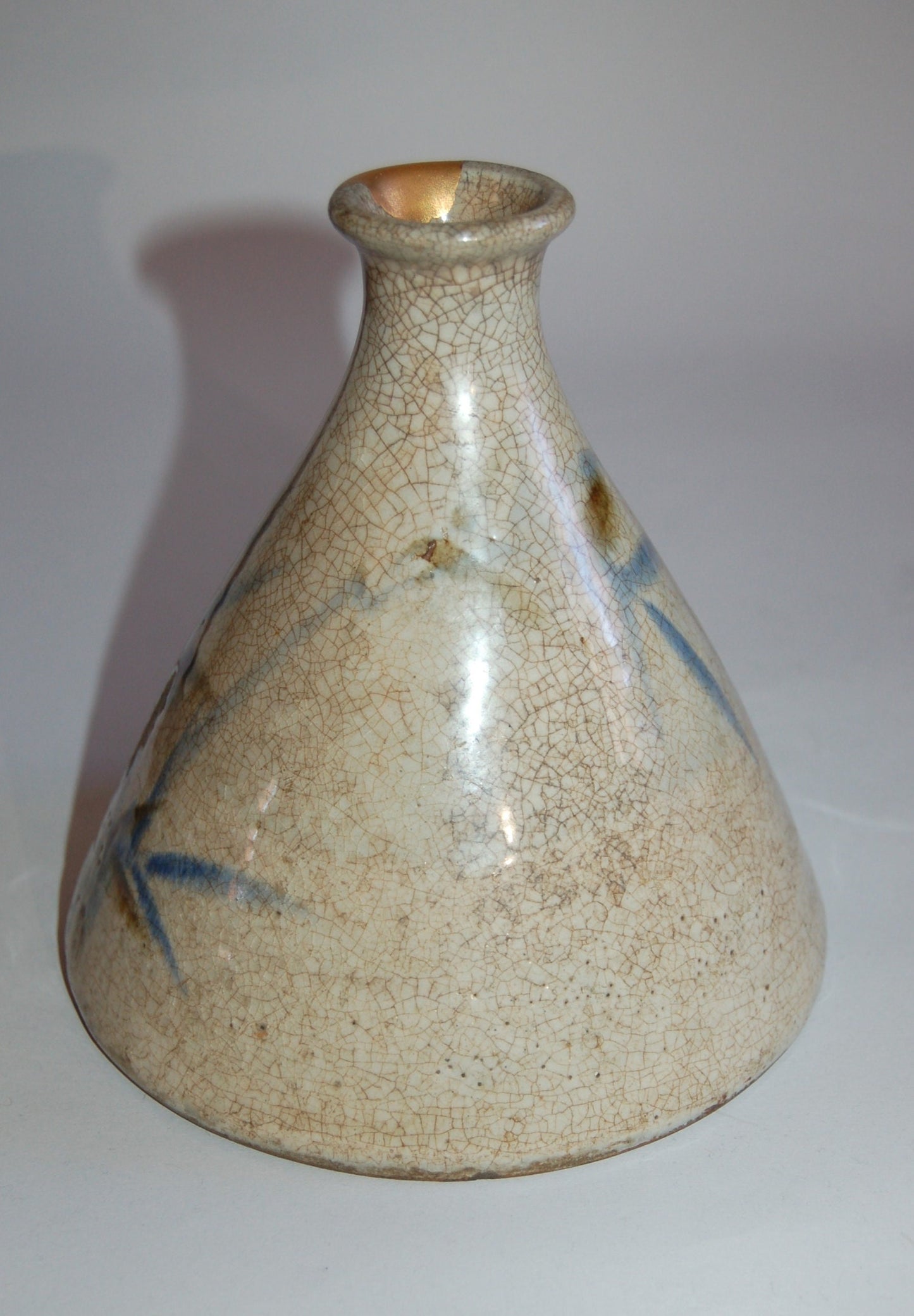 Ceramic tokkuri sake bottle with bamboo décor, Ofukei ware, kintsugi restauration, antique, Japan