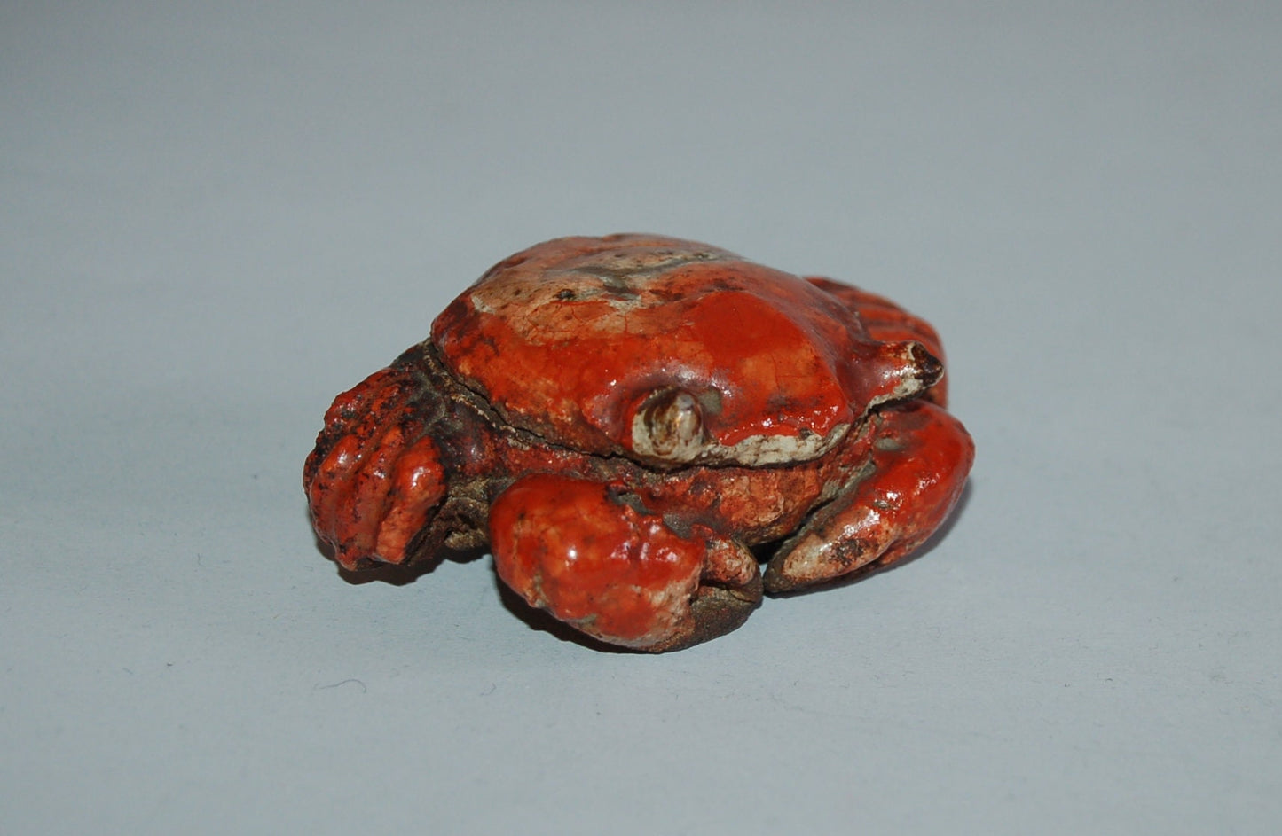 Kogo incense box, crawling crab, Raku stoneware, red, gold, white, green glazes, antique, Japan