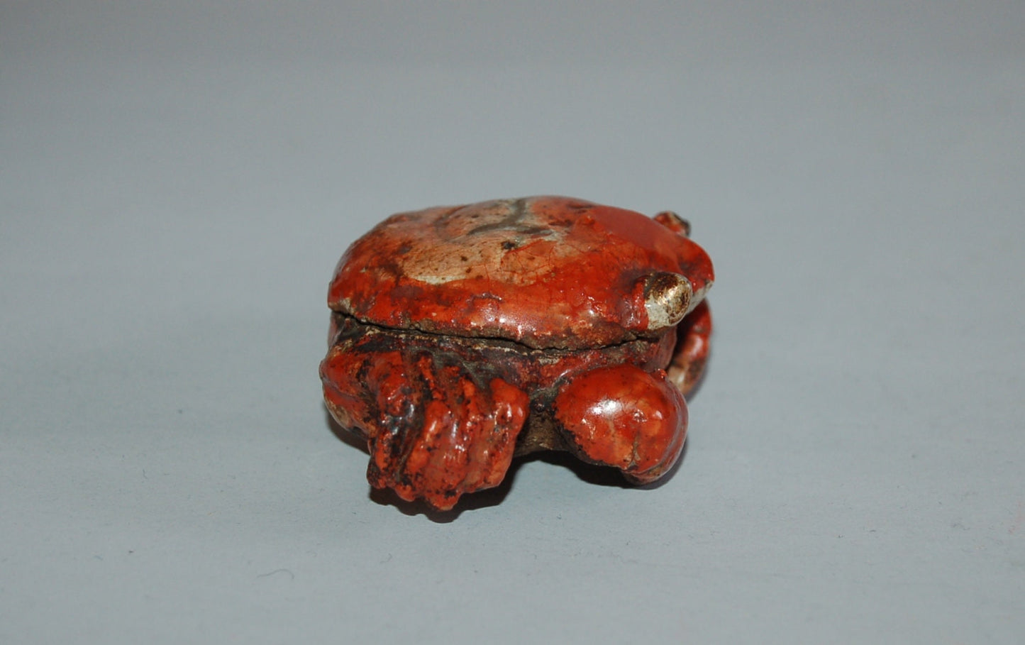 Kogo incense box, crawling crab, Raku stoneware, red, gold, white, green glazes, antique, Japan