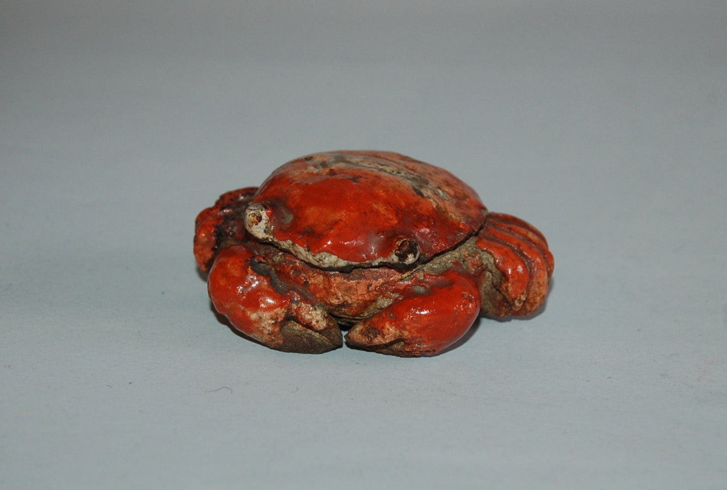 Kogo incense box, crawling crab, Raku stoneware, red, gold, white, green glazes, antique, Japan