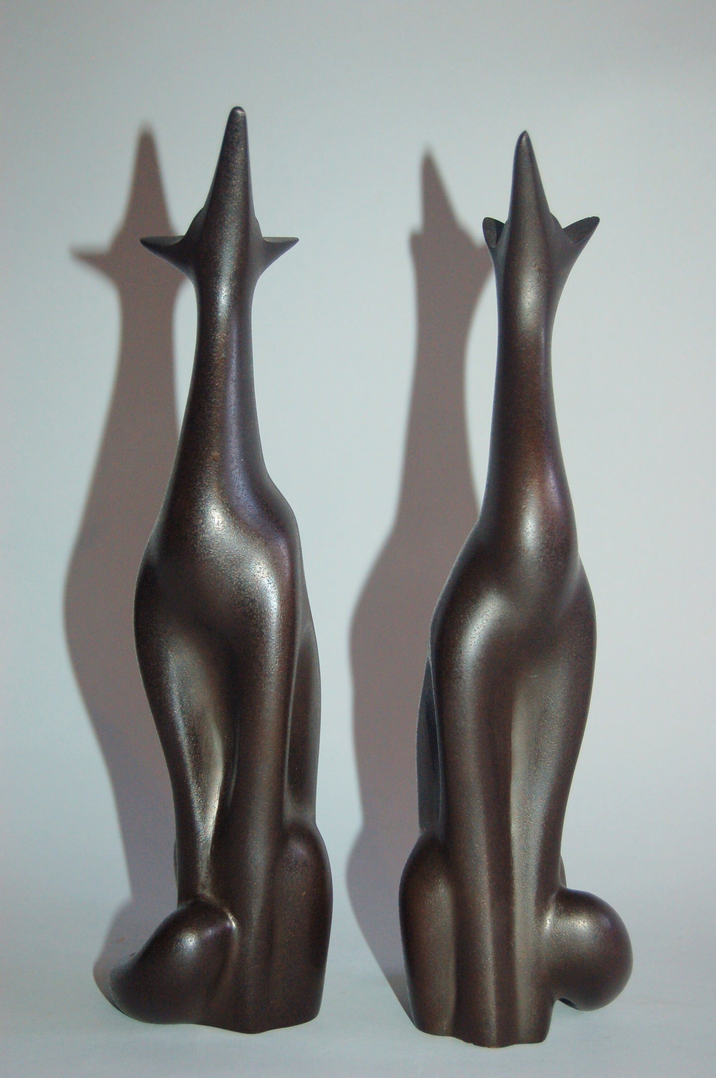 Pair of stylized moon gazing foxes, brown patinated bronze, by Sakai Kozan, Japan